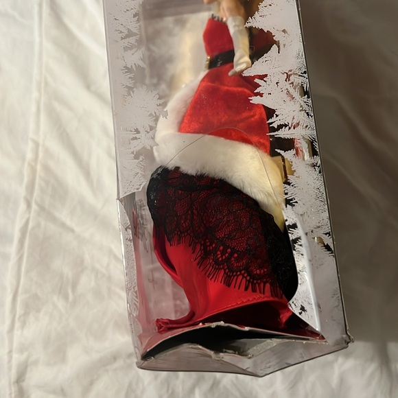 2007 Holiday Barbie - Picture 3 of 4